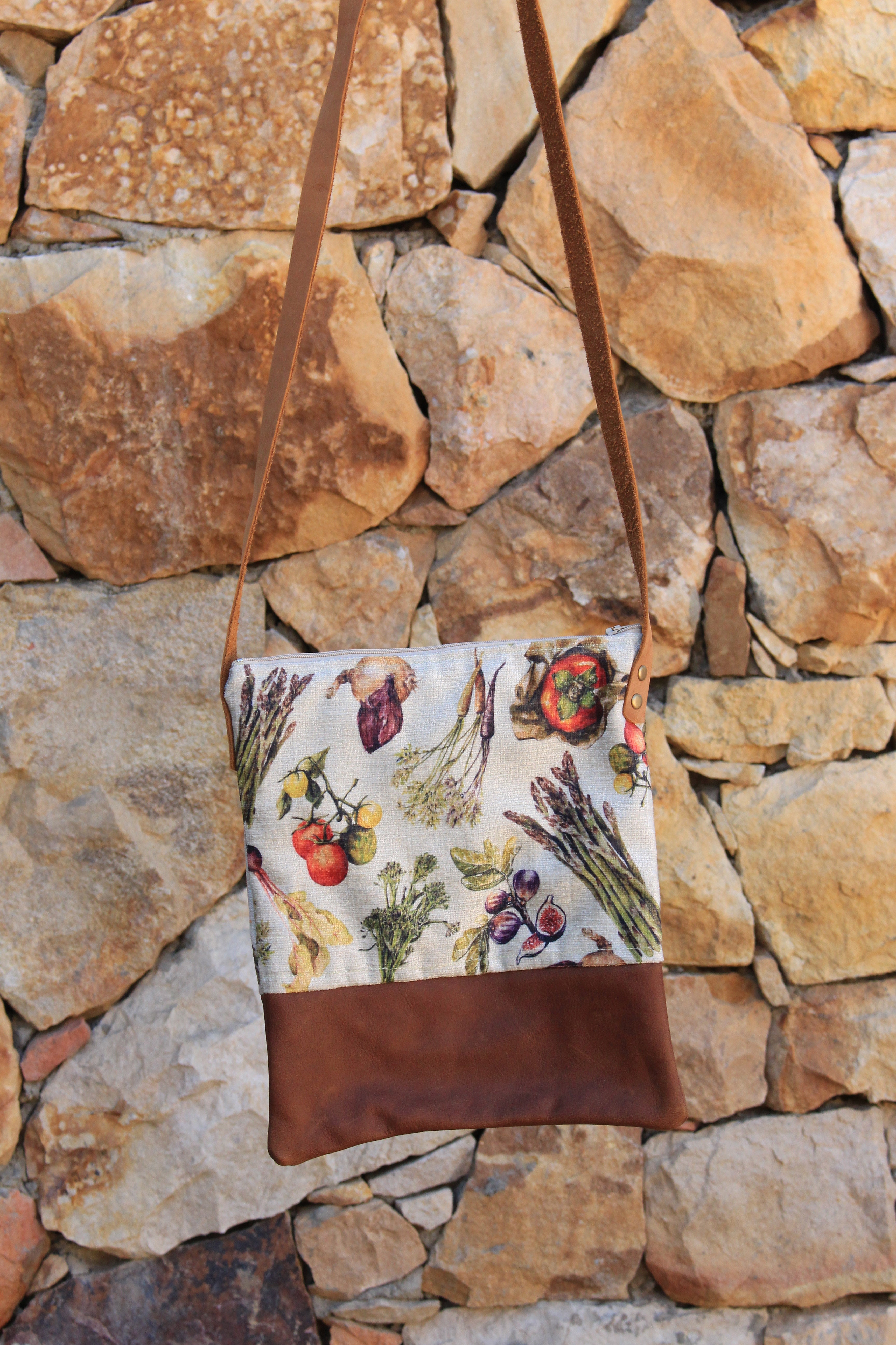 Veggies sling bag