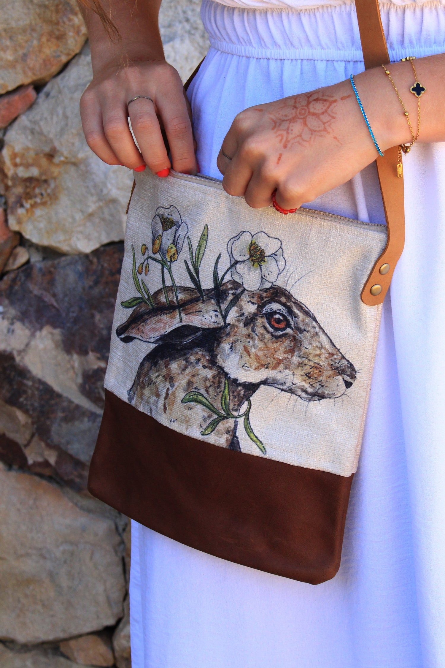 Hare sling bag
